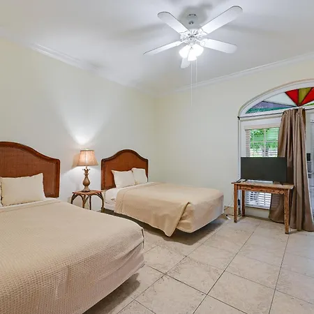 Appartement Naples Getaway With Fire Pit And Grill!